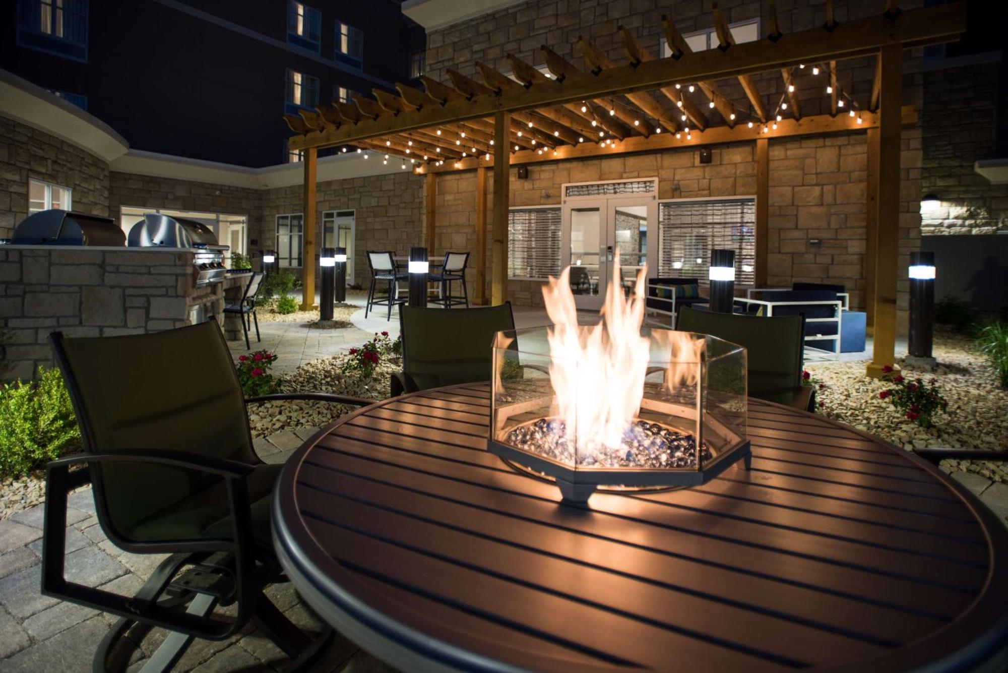 Hilton Garden Inn Atlanta Airport North College Park Exterior photo